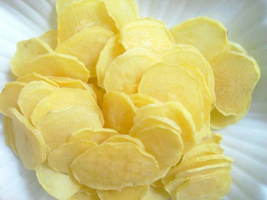 Snacks de vegetais 100% naturais amarelos picados grânulos de batata-doce desidratada